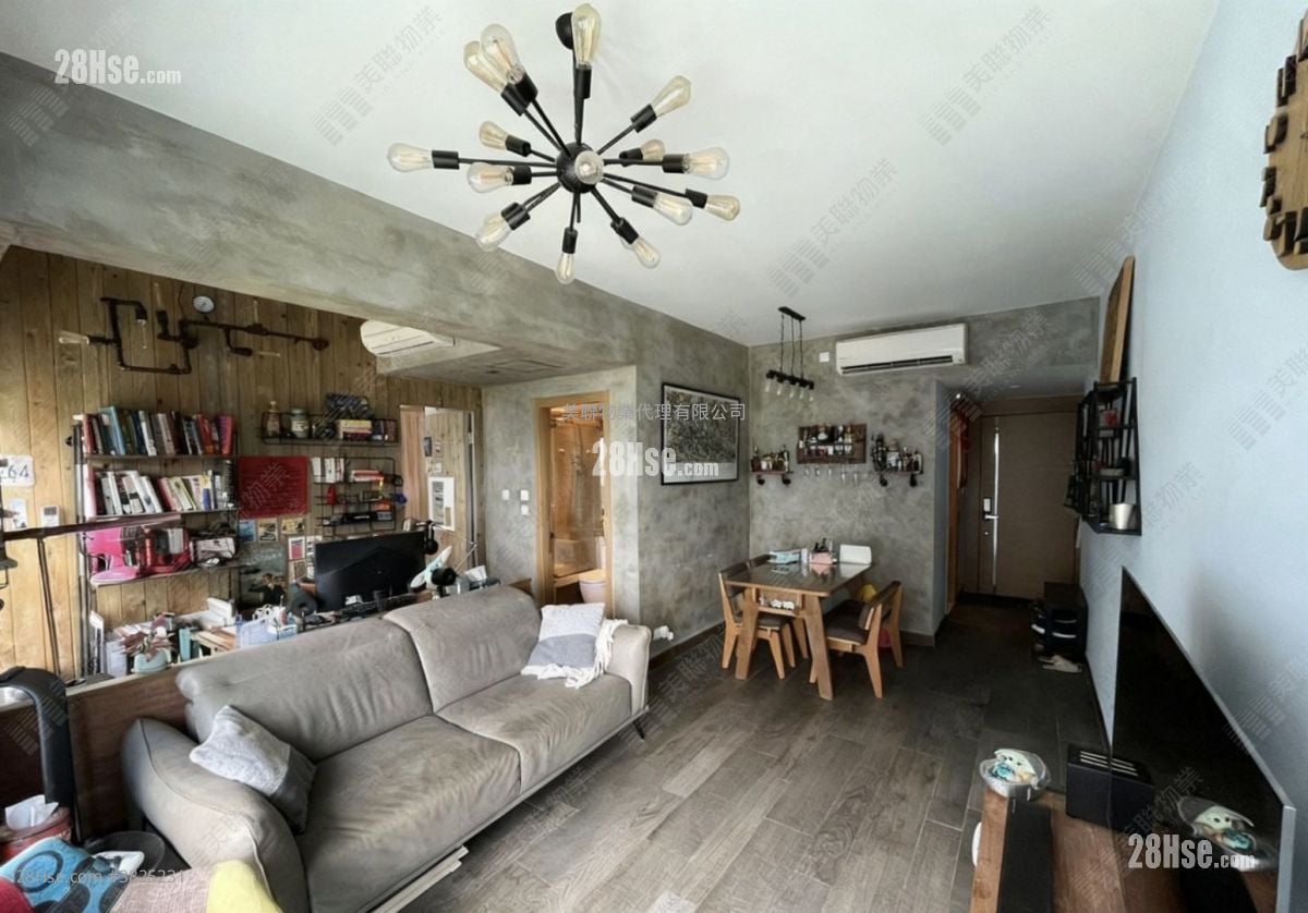 living room: Park Yoho Sell 2 Bedrooms , 1 Bathroom 520 ft²