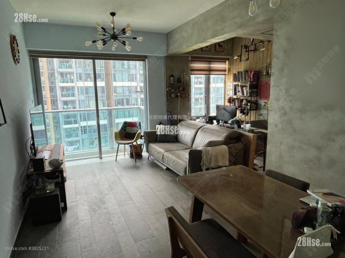 living room: Park Yoho Sell 2 Bedrooms , 1 Bathroom 520 ft²