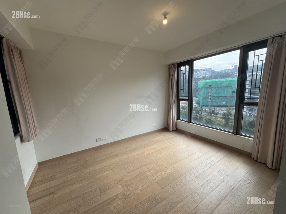 Solaria Sell 3 Bedrooms , 3 Bathrooms 832 ft²