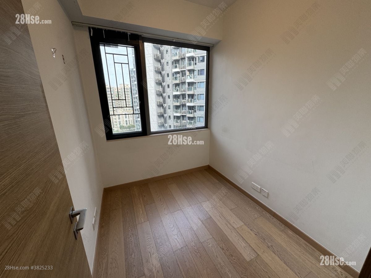 Solaria Sell 3 Bedrooms , 3 Bathrooms 832 ft²