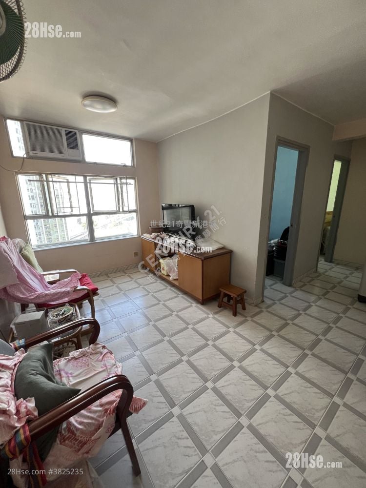 Kam On Court Sell 3 Bedrooms , 1 Bathroom