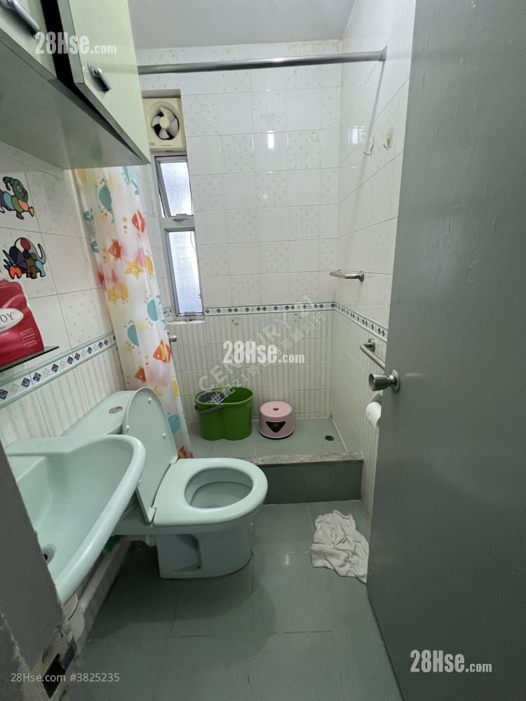 Kam On Court Sell 3 Bedrooms , 1 Bathroom