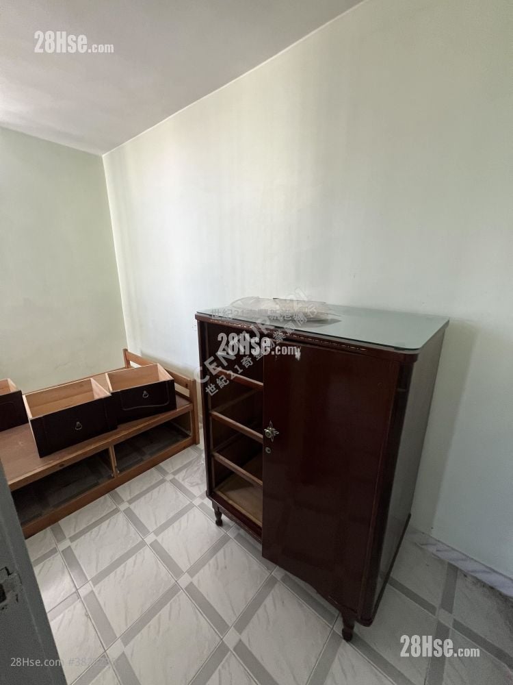 Kam On Court Sell 3 Bedrooms , 1 Bathroom