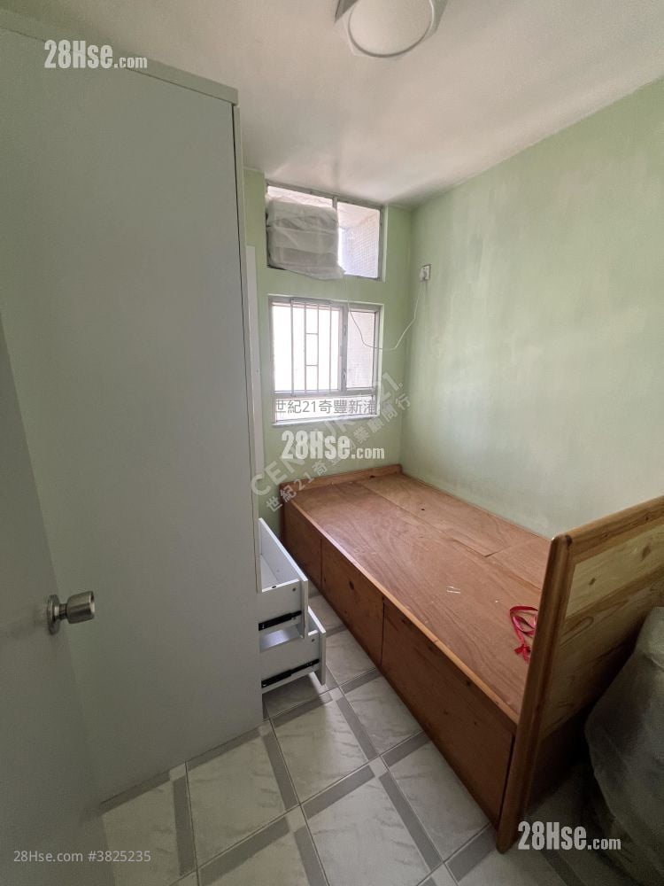 Kam On Court Sell 3 Bedrooms , 1 Bathroom