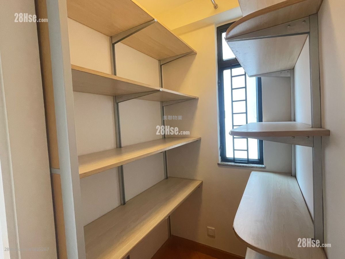 New Town Plaza Rental 583 ft²