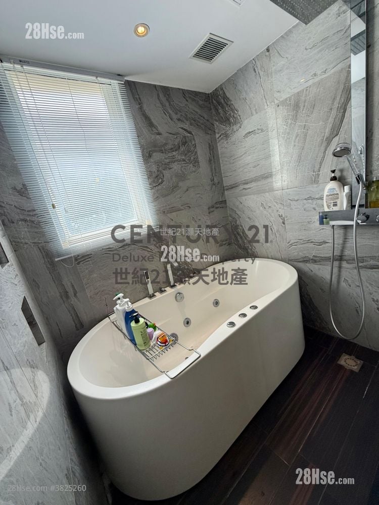 The Beverly Hills Sell 5+ Bedrooms , 2 Bathrooms 1,597 ft²