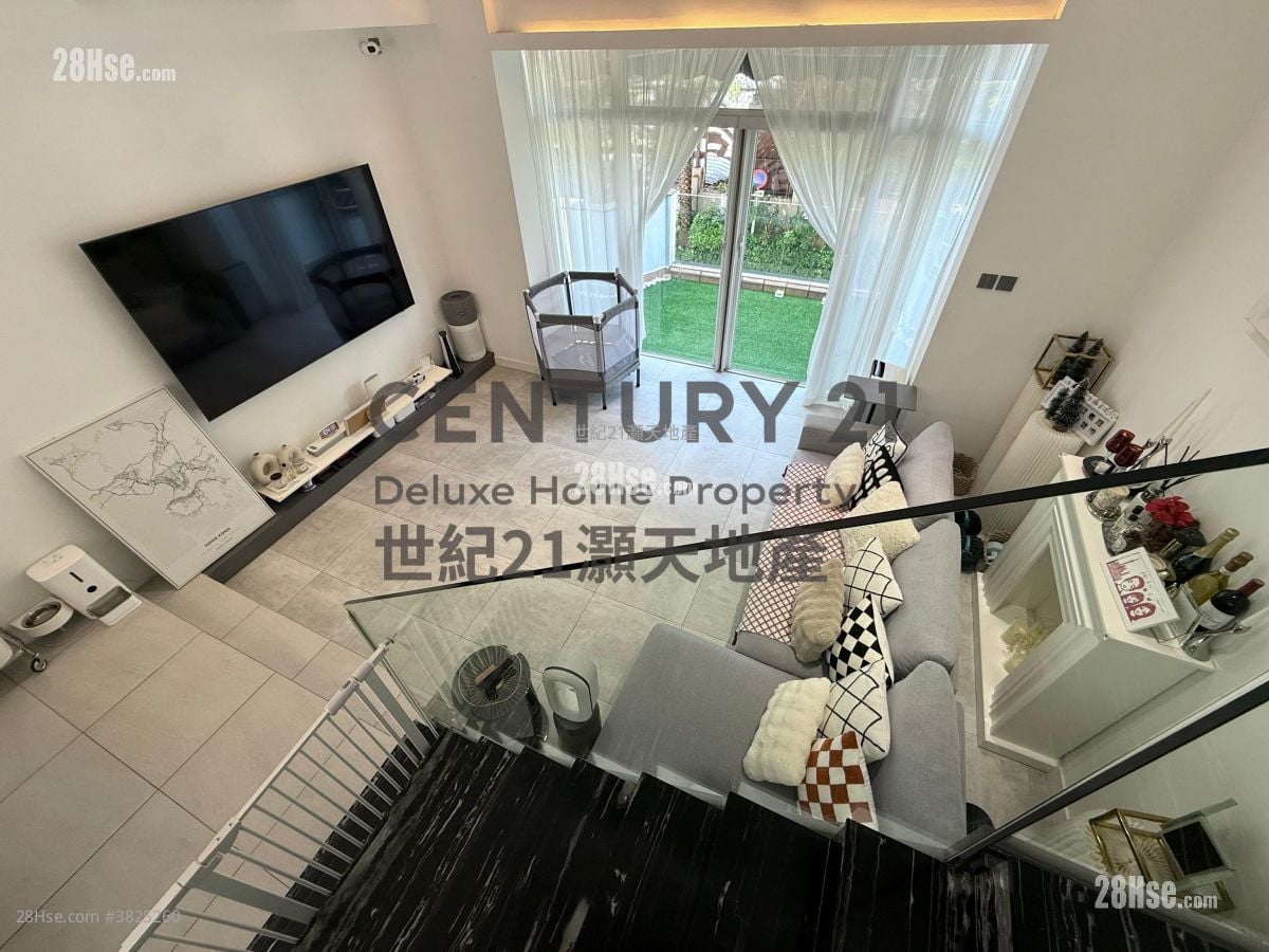 The Beverly Hills Sell 5+ Bedrooms , 2 Bathrooms 1,597 ft²