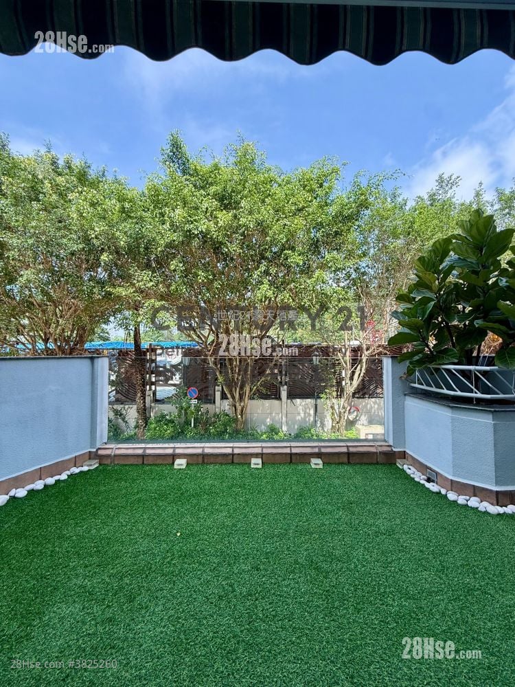 The Beverly Hills Sell 5+ Bedrooms , 2 Bathrooms 1,597 ft²