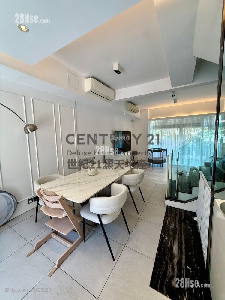 The Beverly Hills Sell 5+ Bedrooms , 2 Bathrooms 1,597 ft²