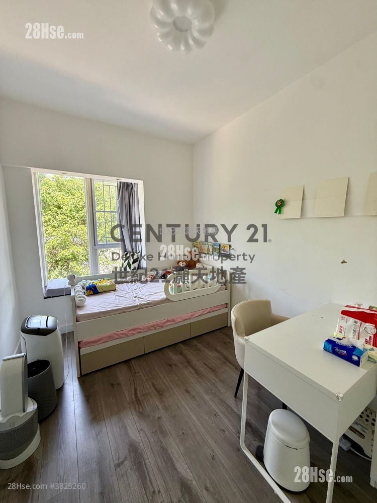 The Beverly Hills Sell 5+ Bedrooms , 2 Bathrooms 1,597 ft²