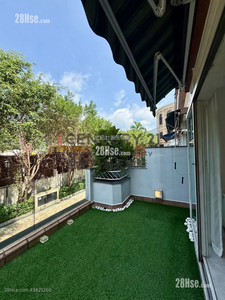 The Beverly Hills Sell 5+ Bedrooms , 2 Bathrooms 1,597 ft²