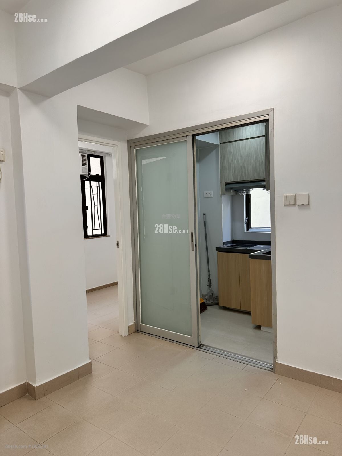 唐楼 租盘 2 房 , 1 浴室 351 平方尺