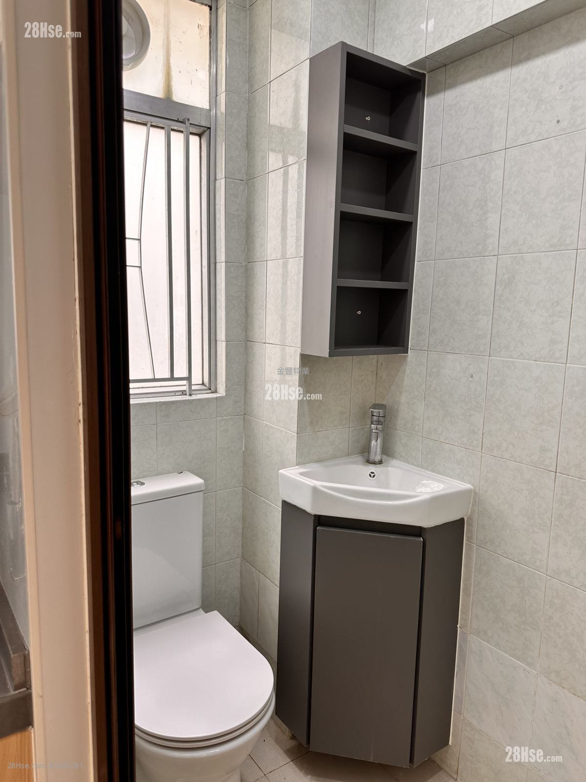 唐楼 租盘 2 房 , 1 浴室 351 平方尺