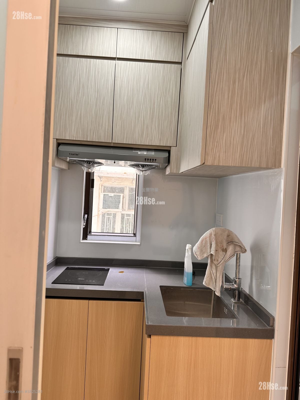 唐楼 租盘 2 房 , 1 浴室 351 平方尺