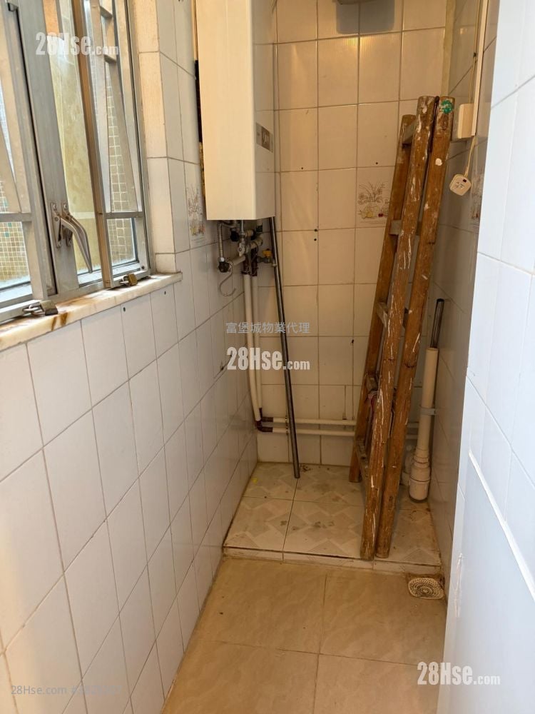 Hong Lam Court Rental 3 Bedrooms , 1 Bathroom 554 ft²