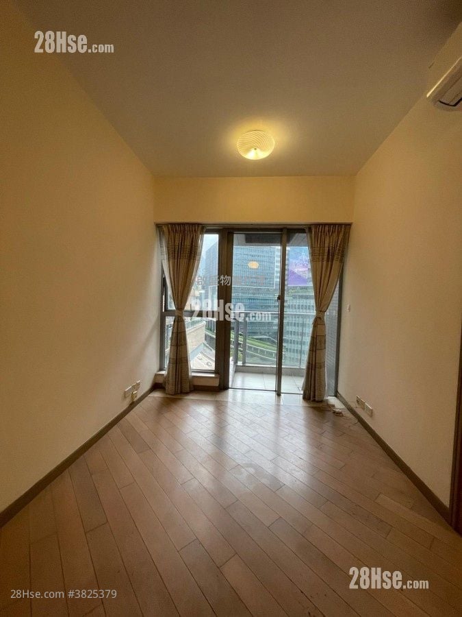 The Latitude Sell 455 ft²