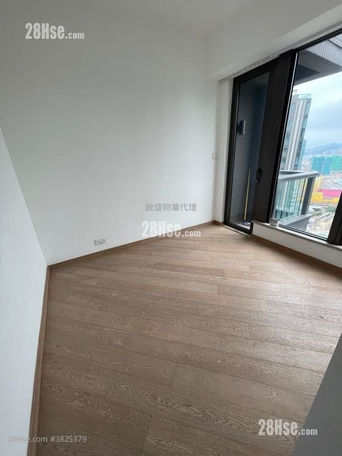 The Latitude Sell 455 ft²