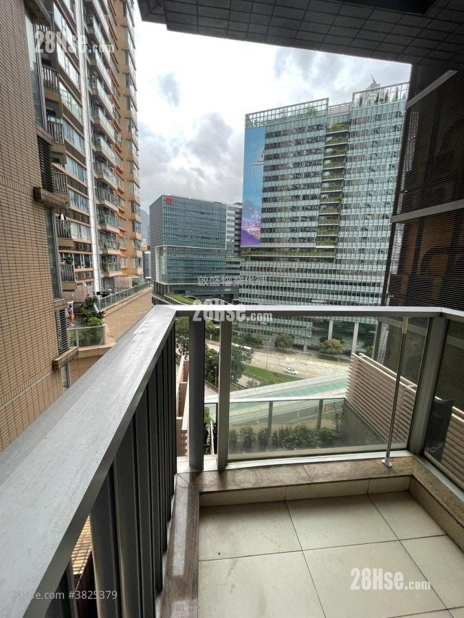 The Latitude Sell 455 ft²