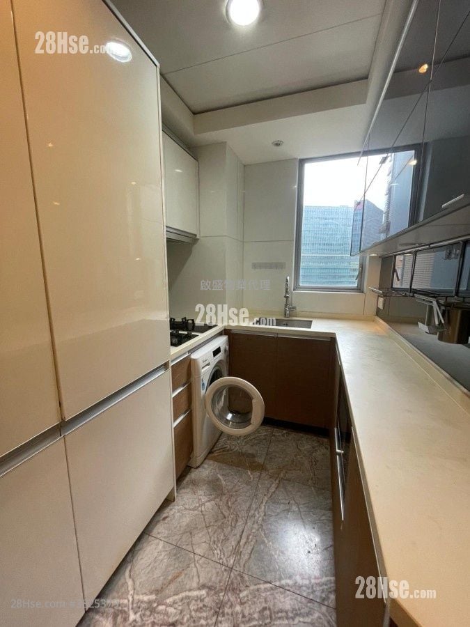 The Latitude Sell 455 ft²