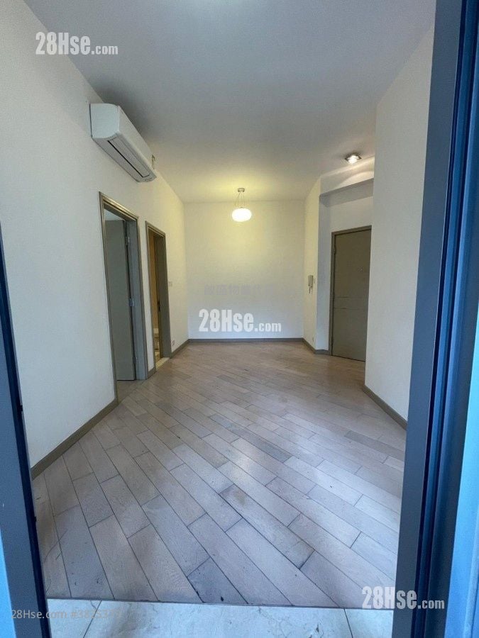 The Latitude Sell 455 ft²