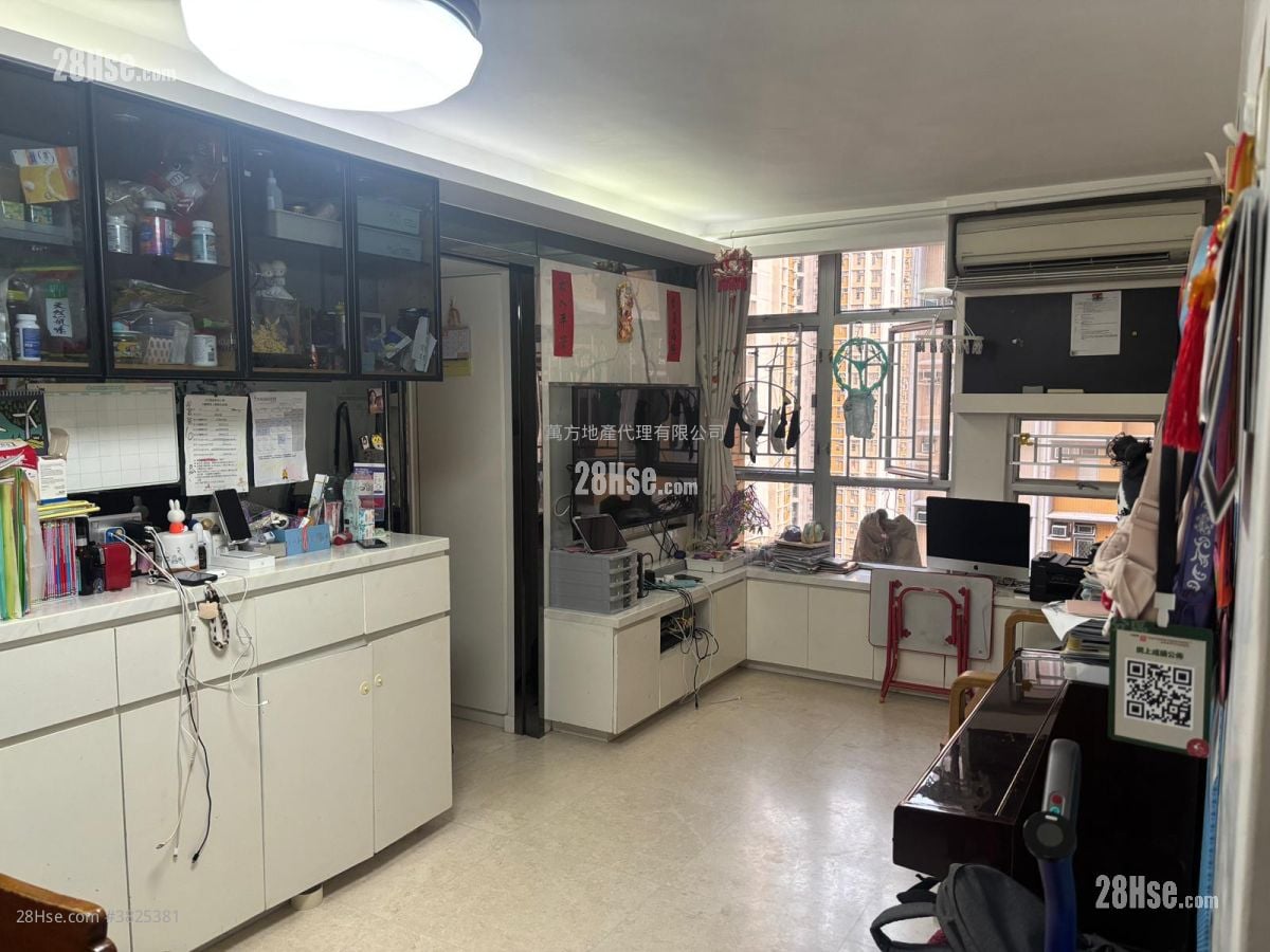 Yu Chui Court Sell 3 Bedrooms , 2 Bathrooms 663 ft²