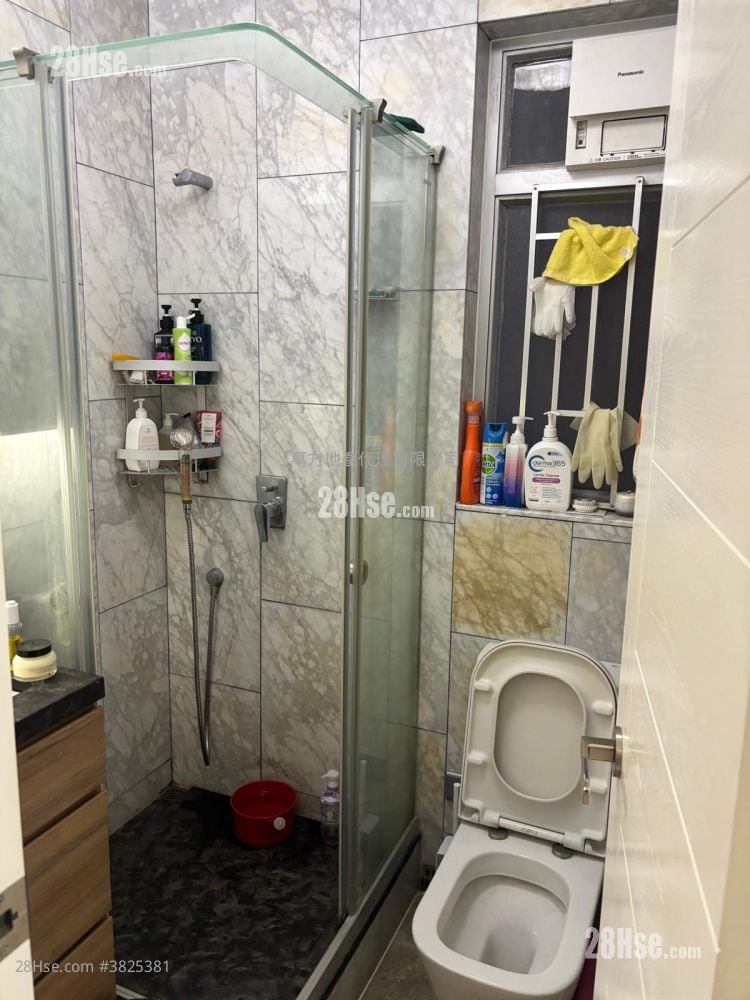 Yu Chui Court Sell 3 Bedrooms , 2 Bathrooms 663 ft²