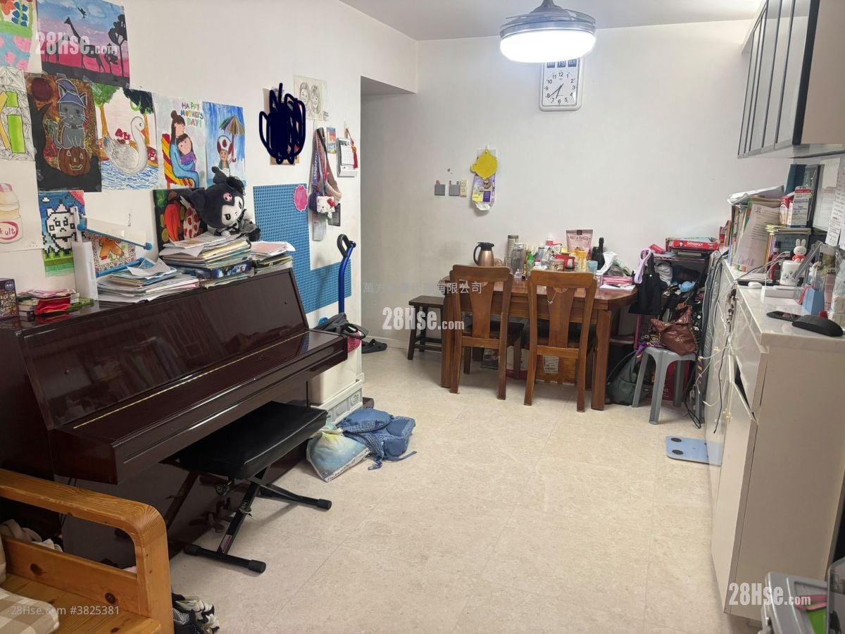 Yu Chui Court Sell 3 Bedrooms , 2 Bathrooms 663 ft²