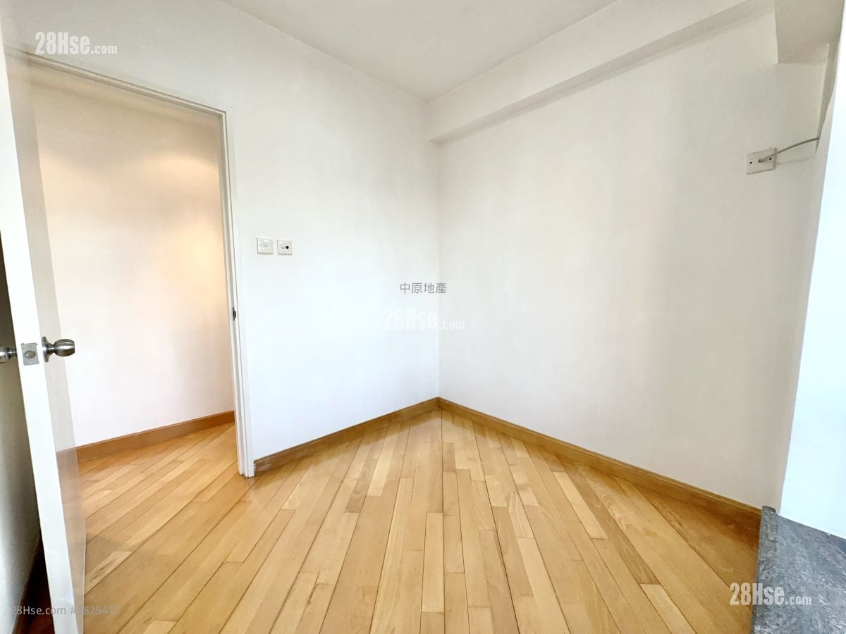 Sunshine City Sell 3 Bedrooms , 2 Bathrooms 618 ft²