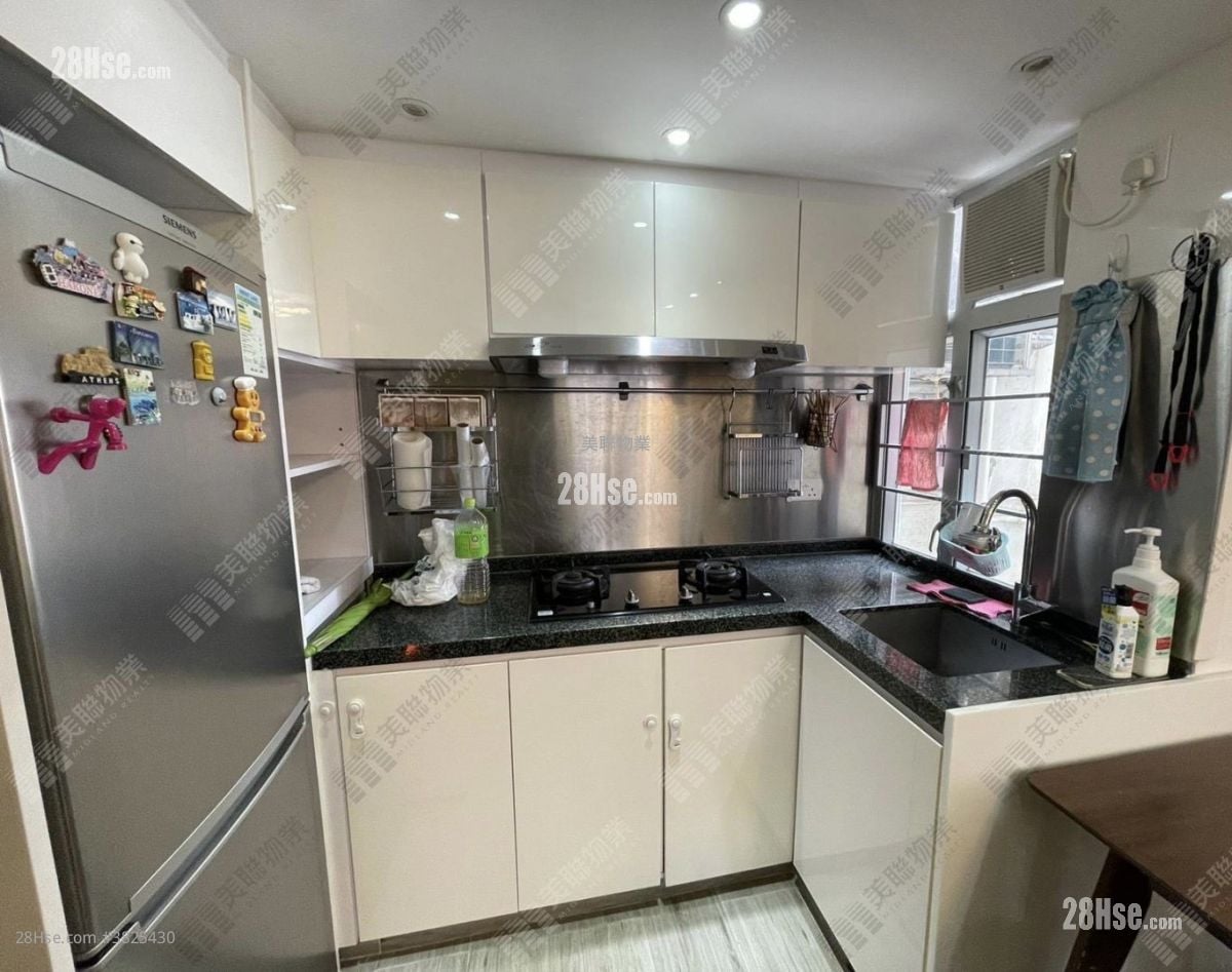 Hilton Plaza Rental 3 Bedrooms , 1 Bathroom 475 ft²