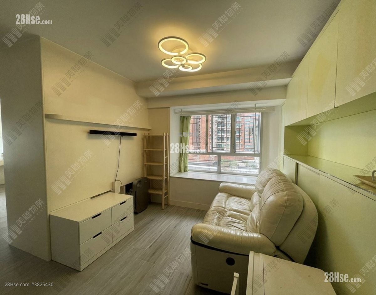 Hilton Plaza Rental 3 Bedrooms , 1 Bathroom 475 ft²