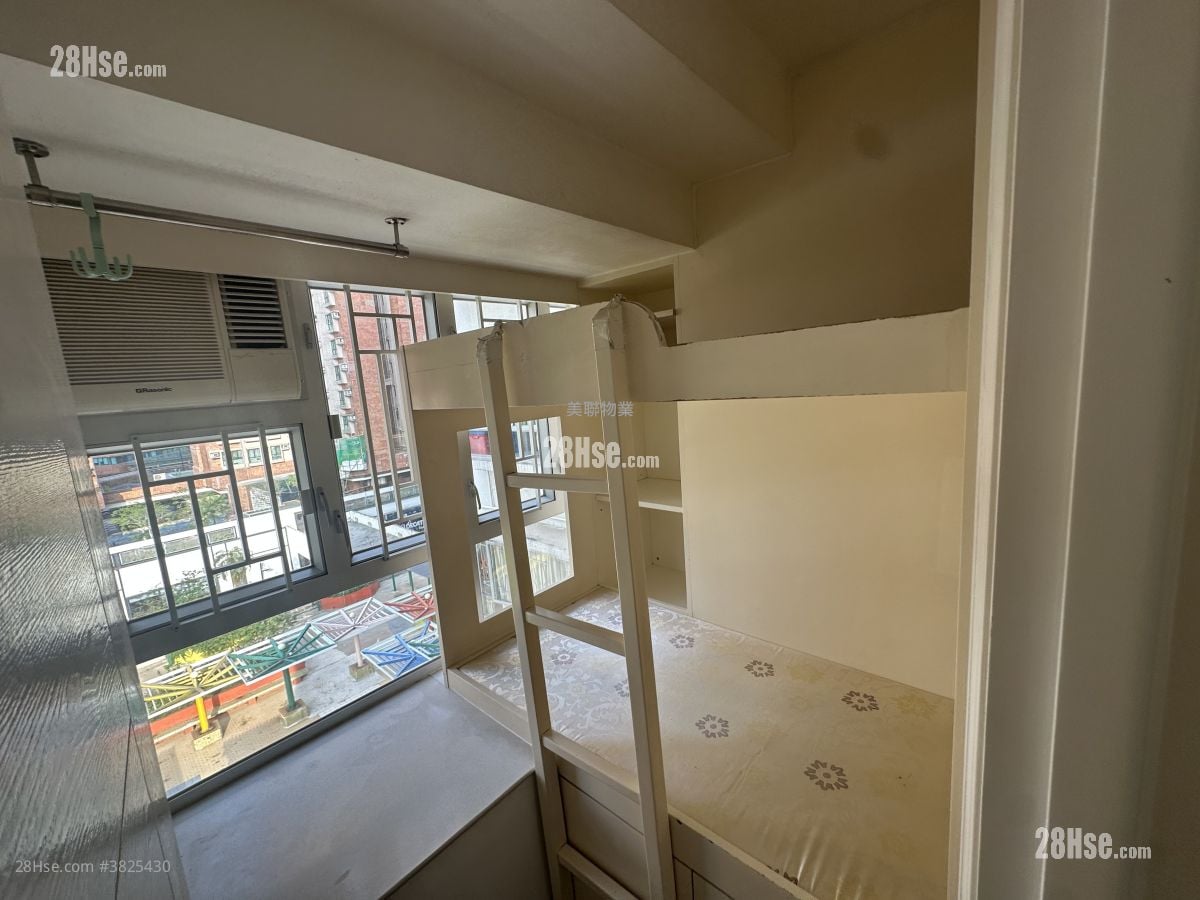 Hilton Plaza Rental 3 Bedrooms , 1 Bathroom 475 ft²