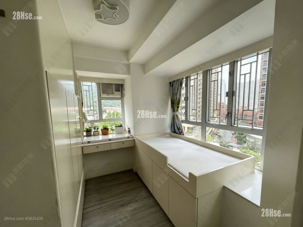 Hilton Plaza Rental 3 Bedrooms , 1 Bathroom 475 ft²