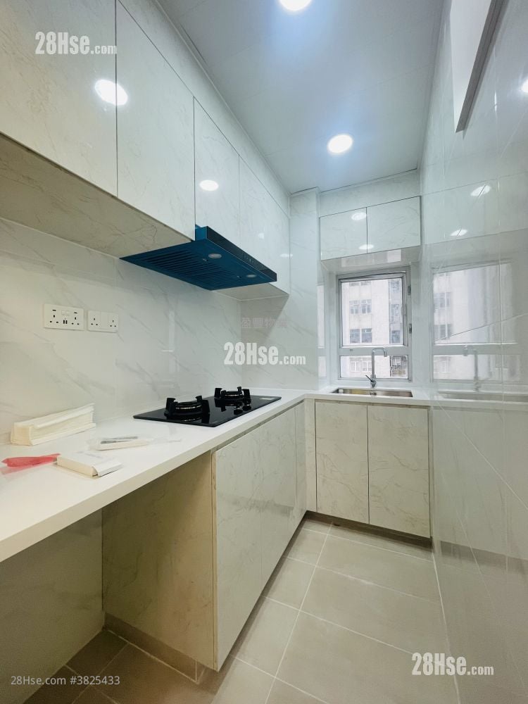 Gold Jade Mansion Rental 3 Bedrooms , 1 Bathroom 446 ft²