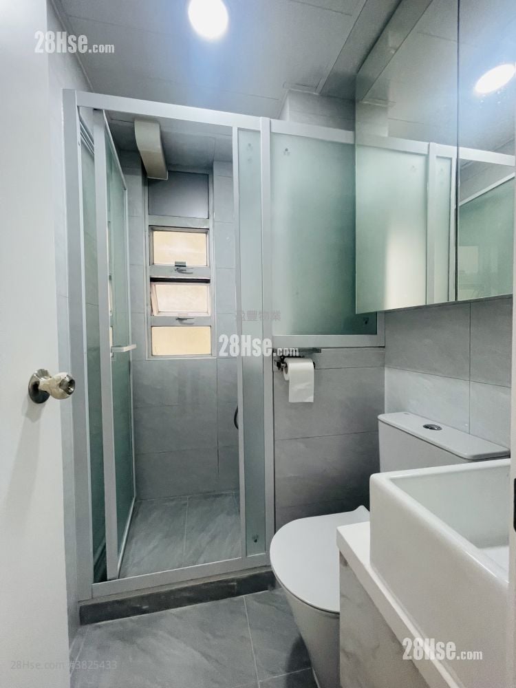 Gold Jade Mansion Rental 3 Bedrooms , 1 Bathroom 446 ft²