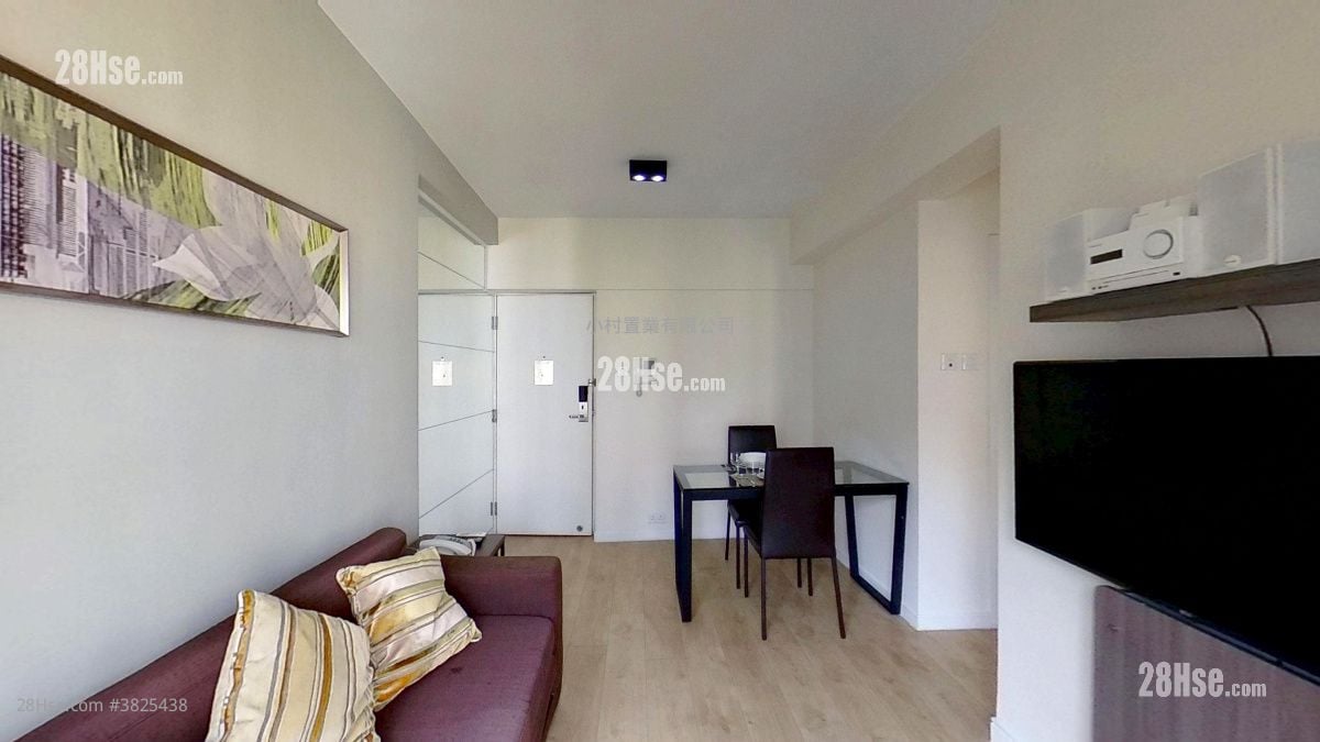 living room: Lodgewood Rental 2 Bedrooms , 1 Bathroom 320 ft²