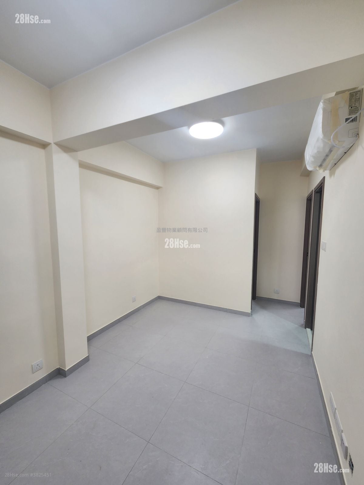 Lok Yau Building Rental 2 Bedrooms , 1 Bathroom 360 ft²