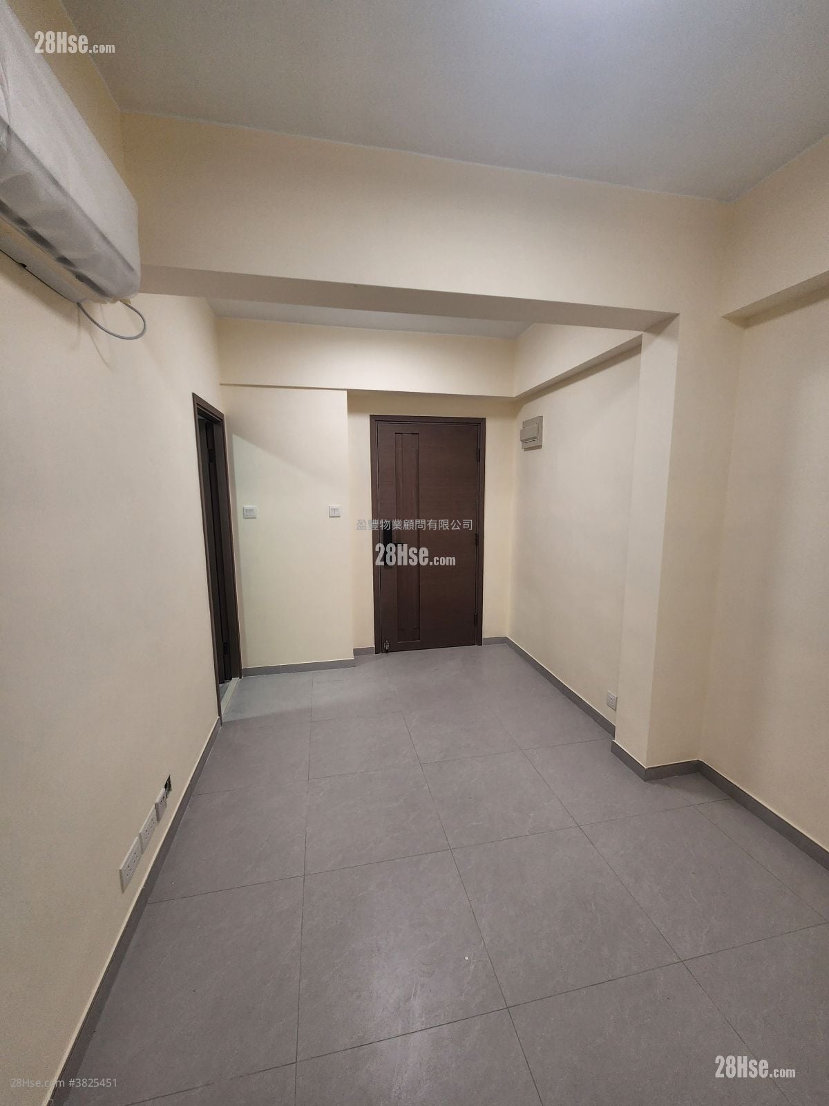 Lok Yau Building Rental 2 Bedrooms , 1 Bathroom 360 ft²