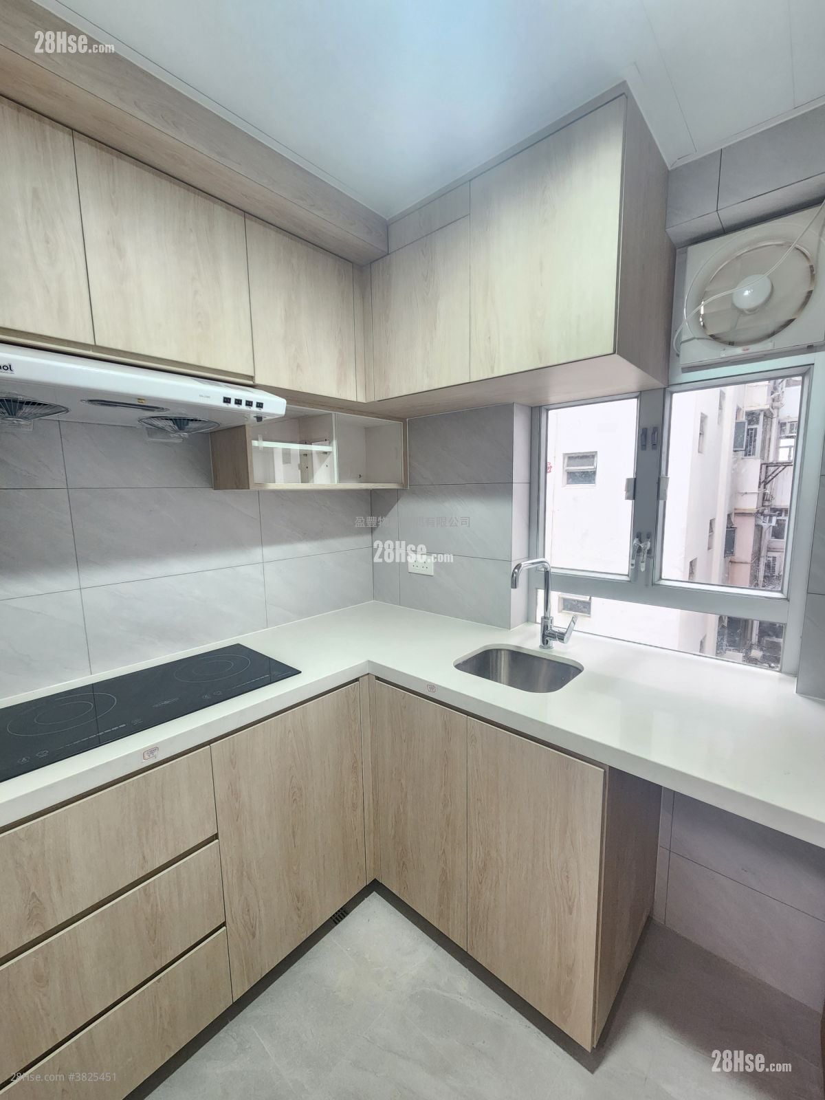 Lok Yau Building Rental 2 Bedrooms , 1 Bathroom 360 ft²