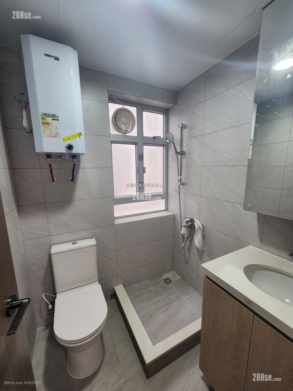 Lok Yau Building Rental 2 Bedrooms , 1 Bathroom 360 ft²