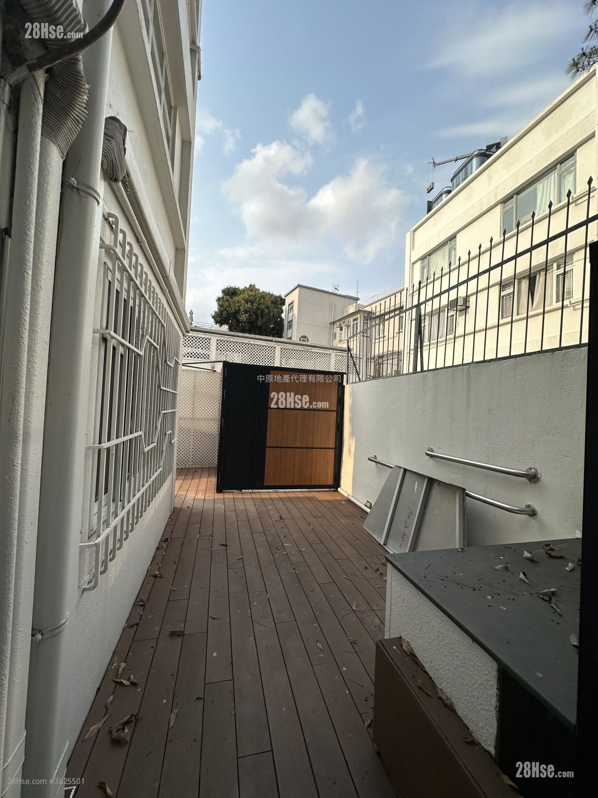 布力架街28-30号 售盘 3 房 , 3 浴室 1,173 平方尺