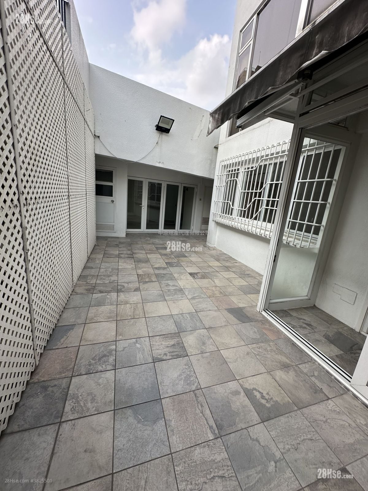 布力架街28-30号 售盘 3 房 , 3 浴室 1,173 平方尺