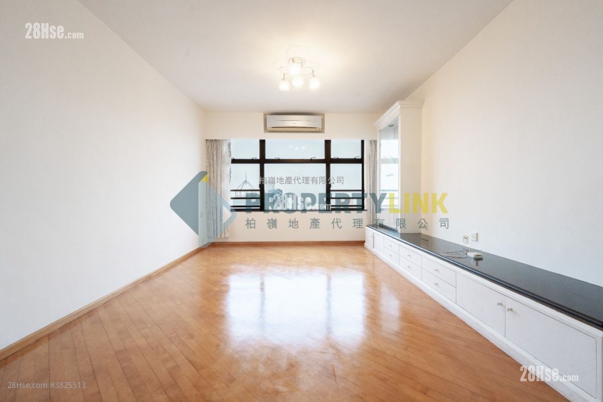 Parkway Court Sell 3 Bedrooms , 2 Bathrooms 1,051 ft²