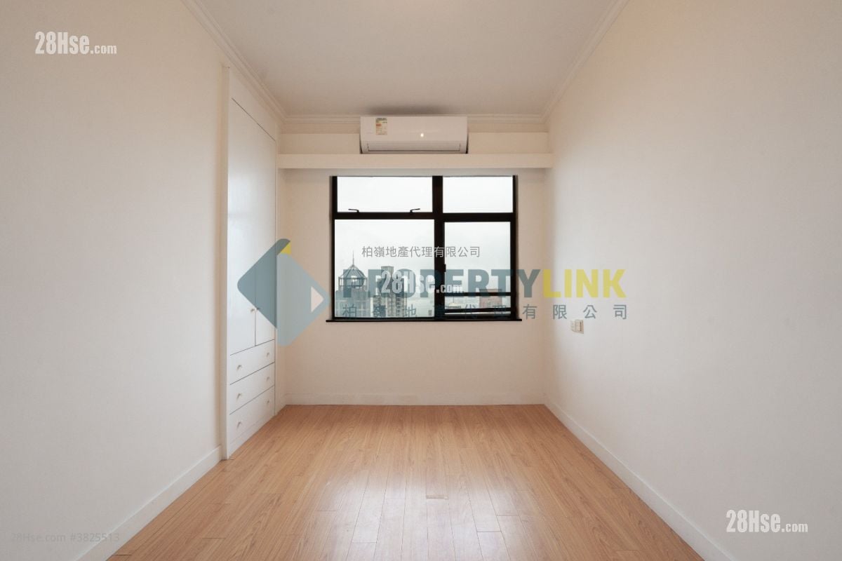 Parkway Court Sell 3 Bedrooms , 2 Bathrooms 1,051 ft²