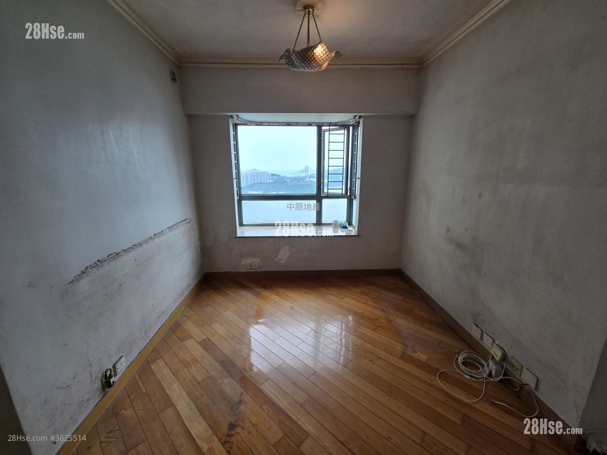 Sea Crest Villa Sell 2 Bedrooms , 1 Bathroom 454 ft²