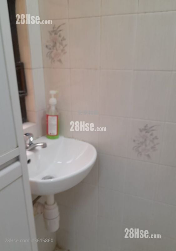 長興大廈 租盤 1 房 , 1 浴室 238 平方呎