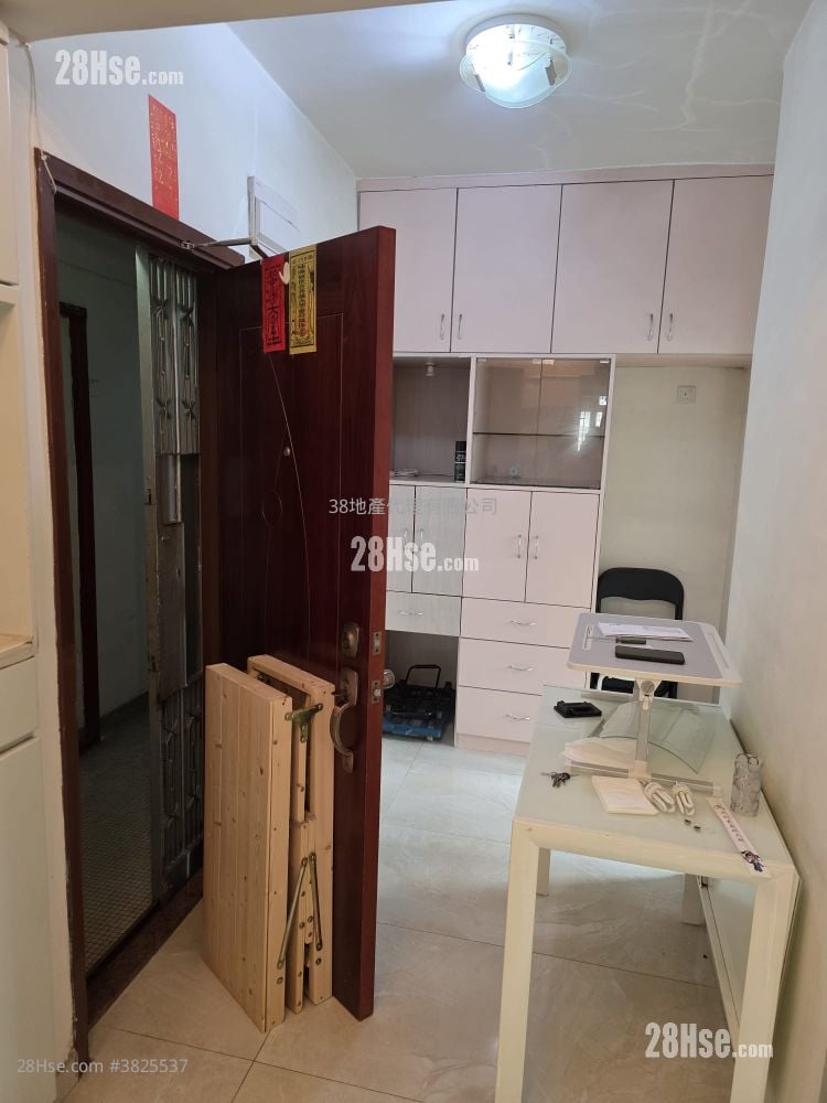 Sun On Building Rental 3 Bedrooms , 1 Bathroom 427 ft²