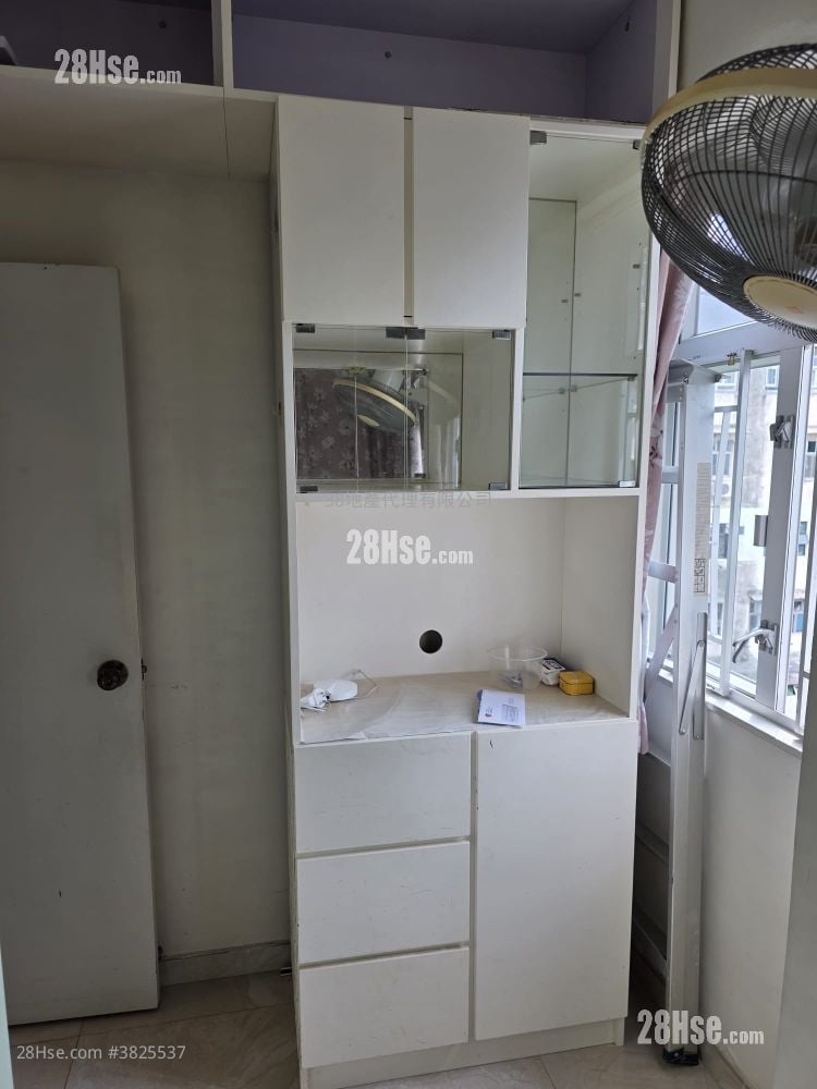 Sun On Building Rental 3 Bedrooms , 1 Bathroom 427 ft²