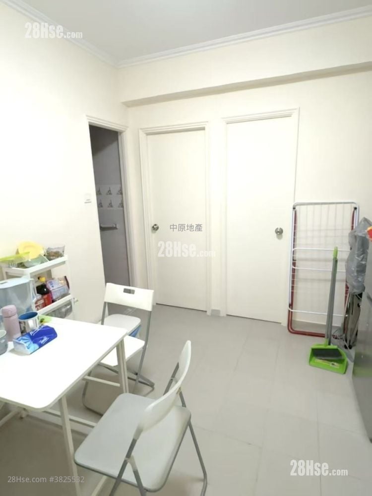 Golden Lion Garden Rental 2 Bedrooms , 1 Bathroom 266 ft²