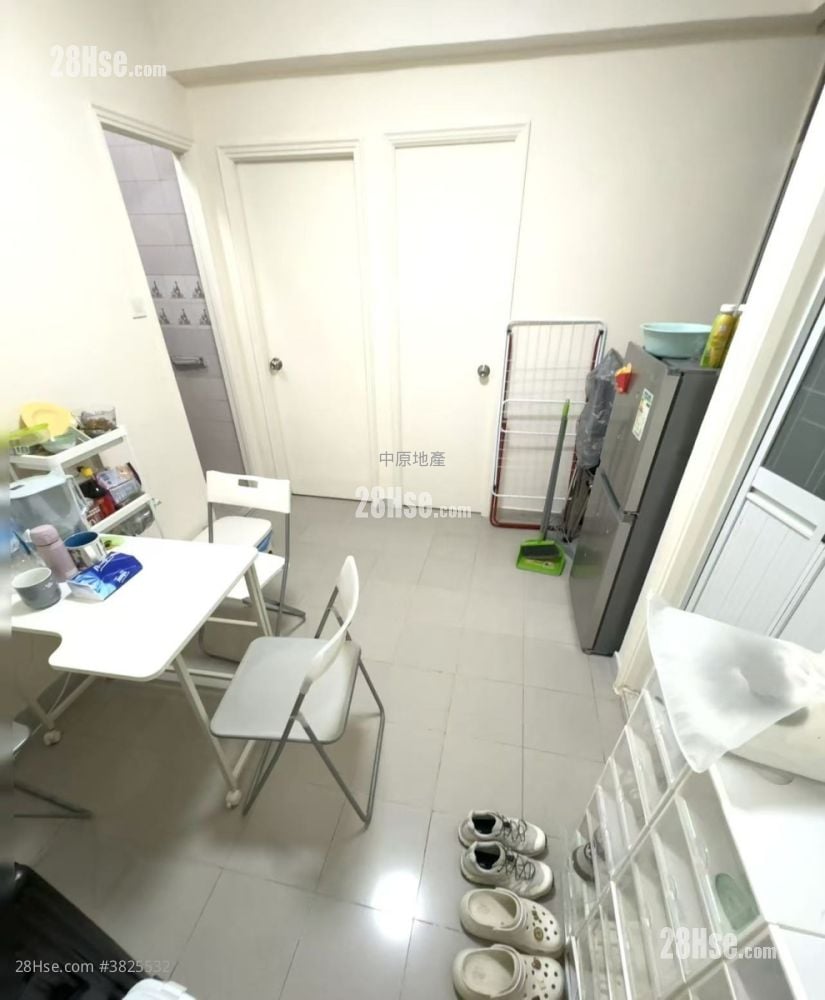 Golden Lion Garden Rental 2 Bedrooms , 1 Bathroom 266 ft²