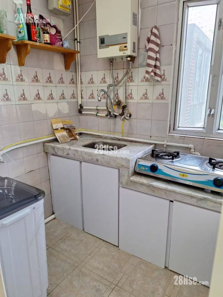 Golden Lion Garden Rental 2 Bedrooms , 1 Bathroom 266 ft²